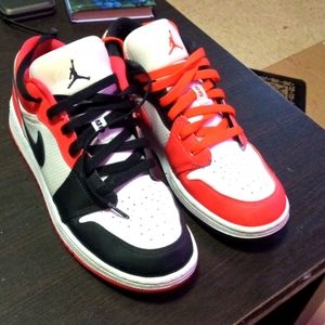 Retro Jordan 1 low mismatched